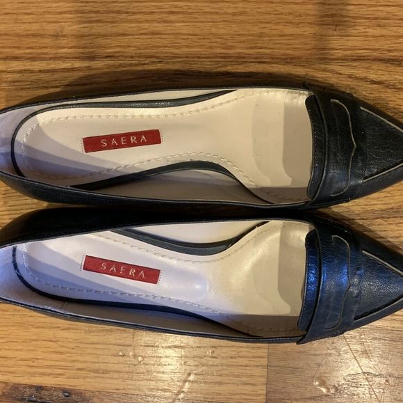 Saera Pointed Toe Loafer - Picture 2 of 7